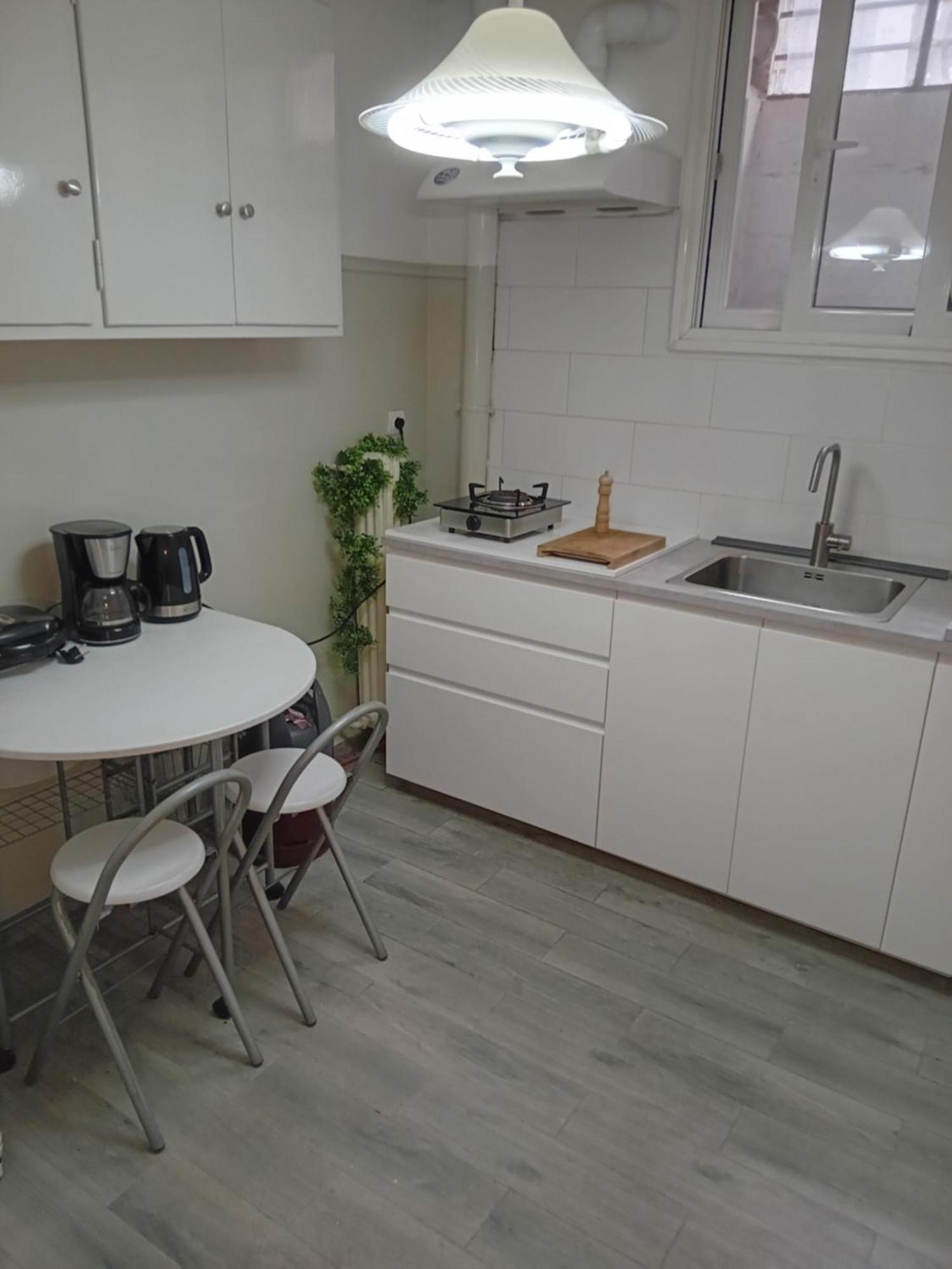 Vestige Basement Apartment 아테네 외부 사진