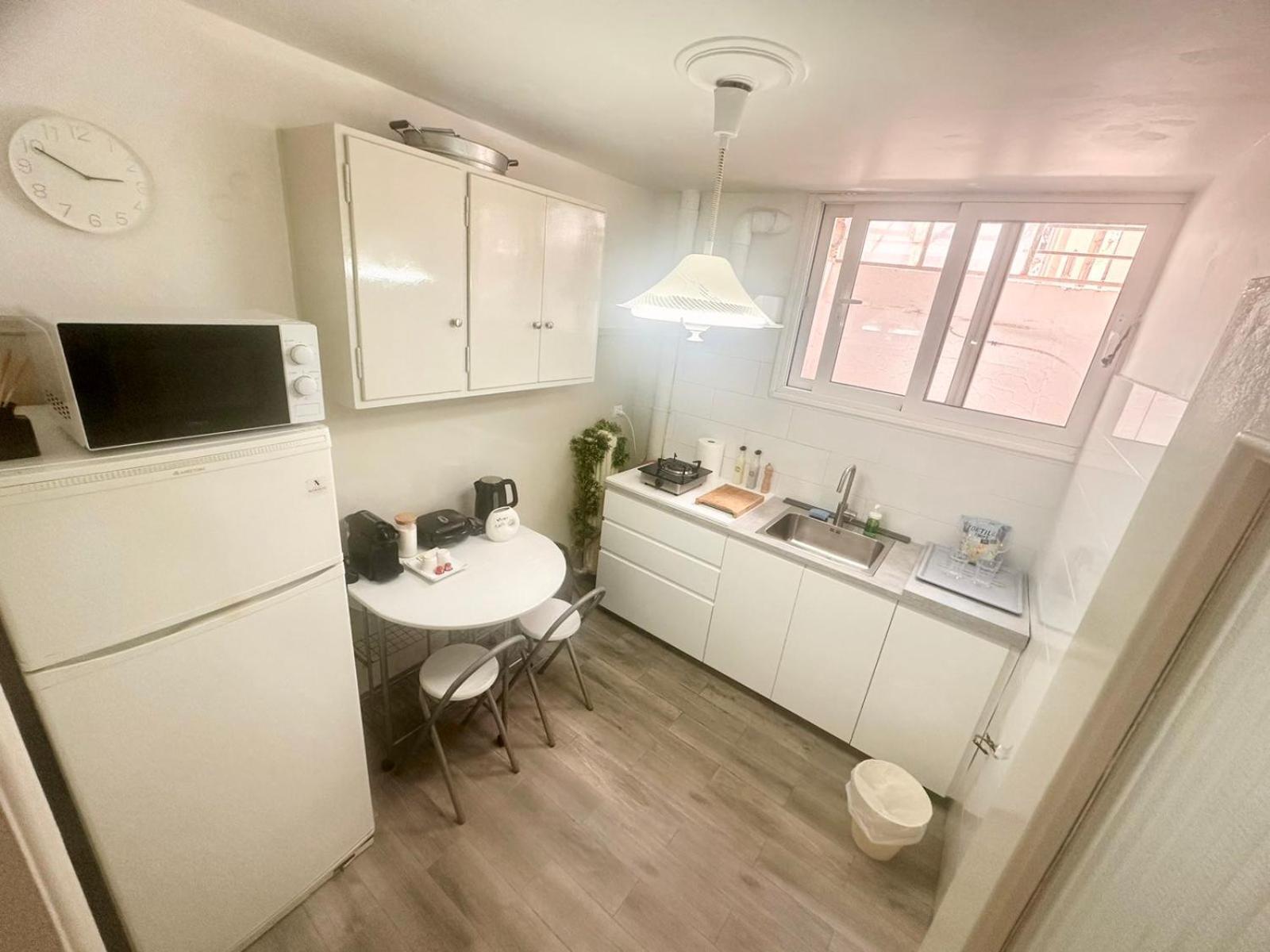 Vestige Basement Apartment 아테네 외부 사진
